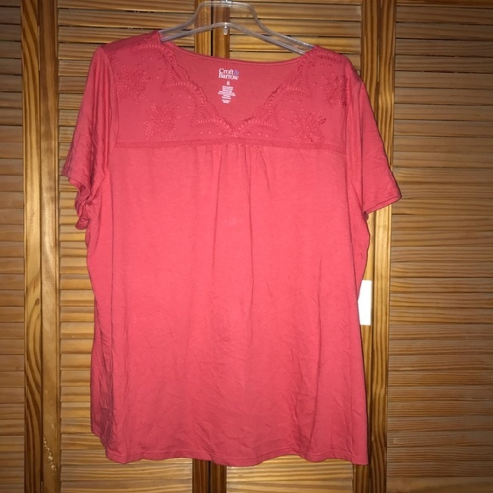 Croft & Barrow V Neck Eyelet Short Sleeve Top